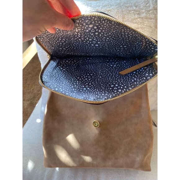 NWT VR NYC Tan Faux Leather Convertible Backpack/Shoulder Bag With Gold Accents - Picture 10 of 13
